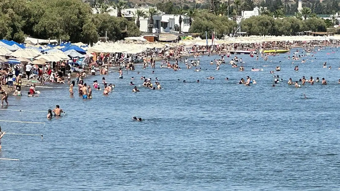 Tatilciler Sahillere Akın Etti