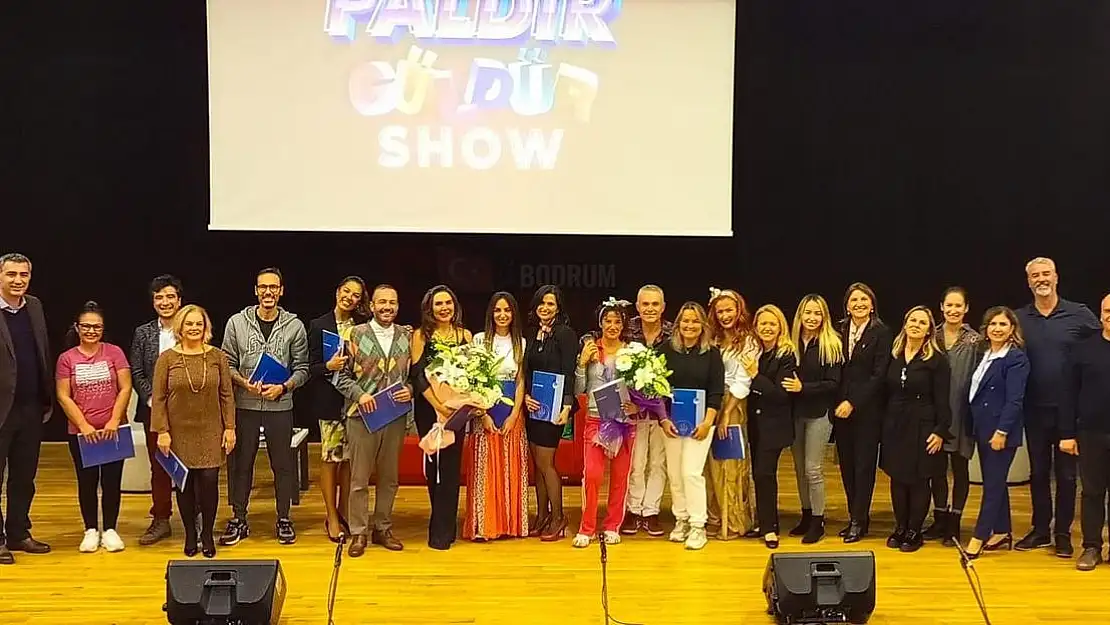 TED Bodrum Koleji Velileri İzmir'de Sahne Aldı
