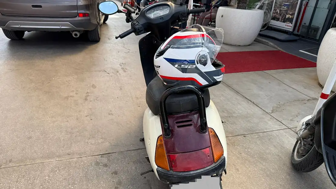 Tehlikeli Manevra: Motosiklet Sürücüsü Kaza Yaptı