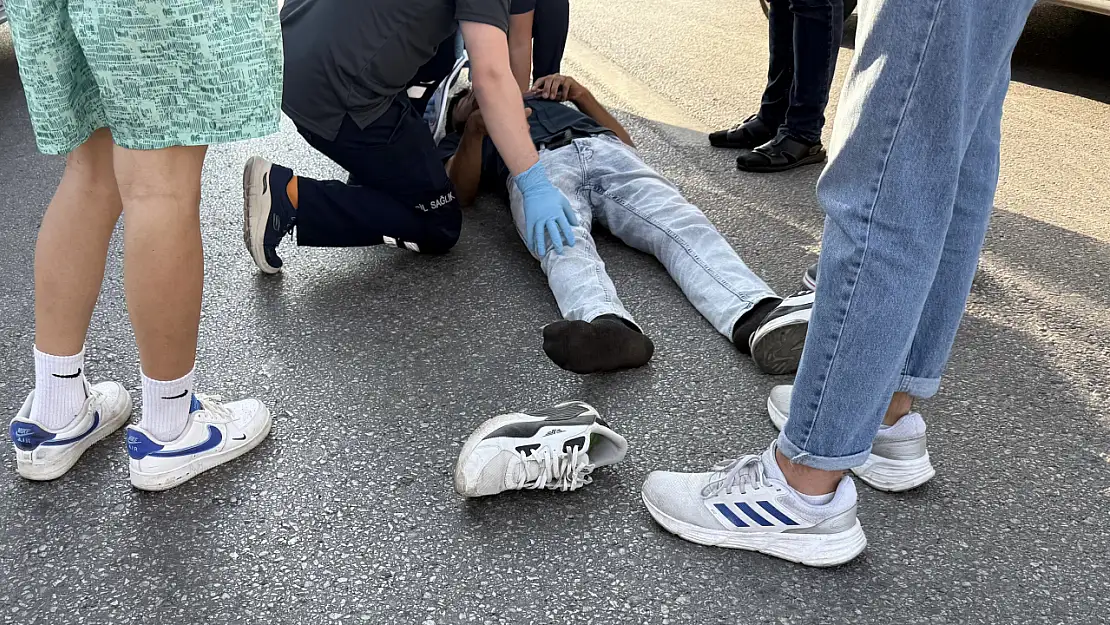 Ticari Araca Çarptı, Yola Savruldu