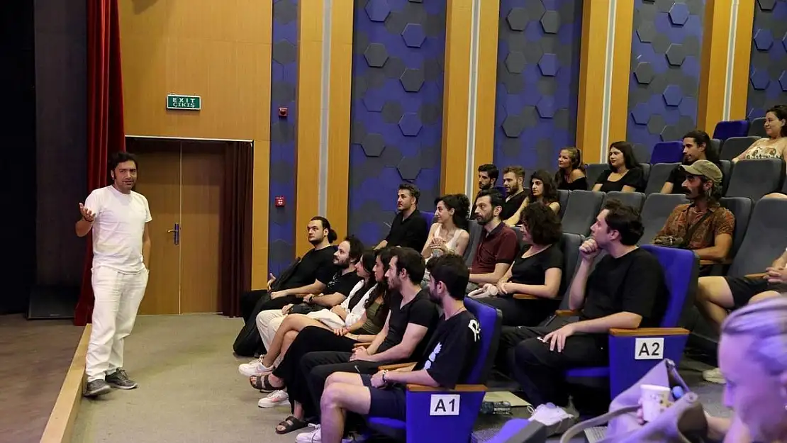 Tiyatronun Büyülü Dünyası Yeni Yüzlerine Kavuştu