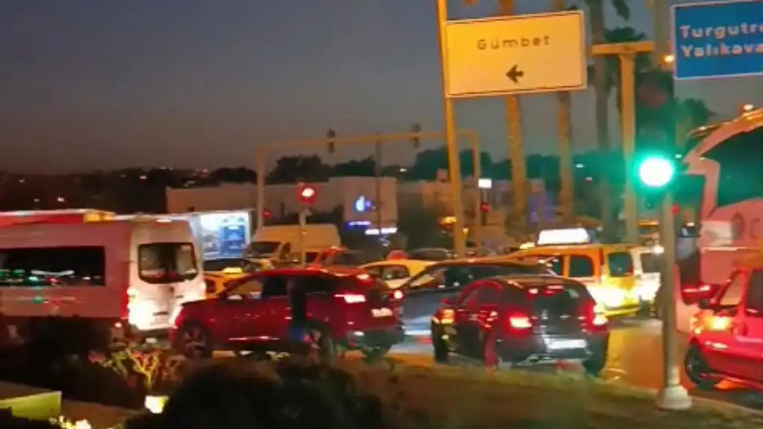 Trafik çilesi bitmiyor ! Gümbet kavşağı yine kilitlendi !