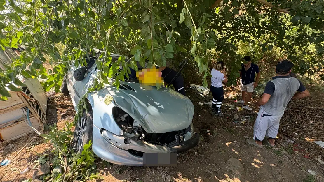 Trafik kazasında bir kişi yaralanırken 2 kişi hayatını kaybetti