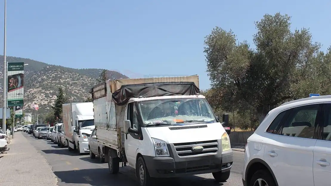 Trafik Sıkışıklığı Vatandaşların İsyanına Neden Oluyor