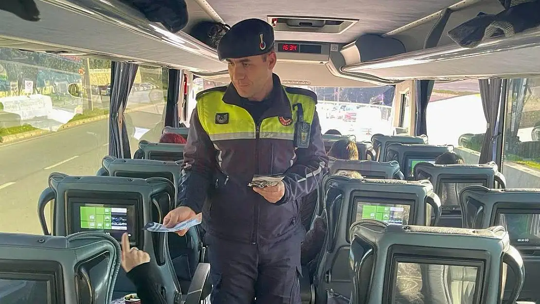 Trafik Timleri Otobüsleri Denetledi