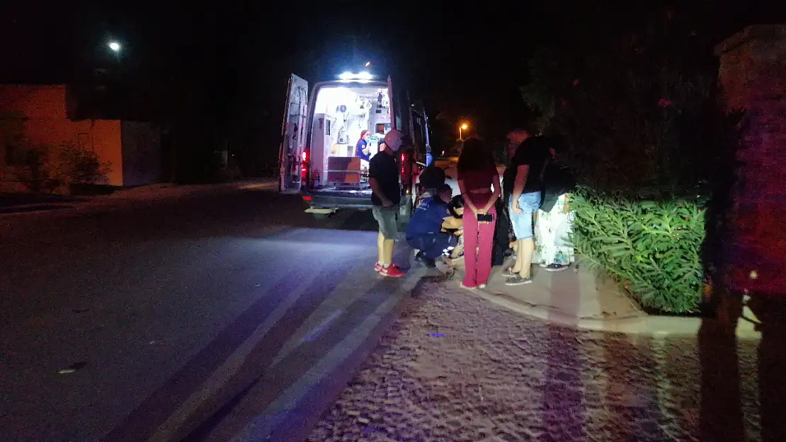 Trafikte vahşet ! 3 kişilik aileye çarpıp kaçtı !