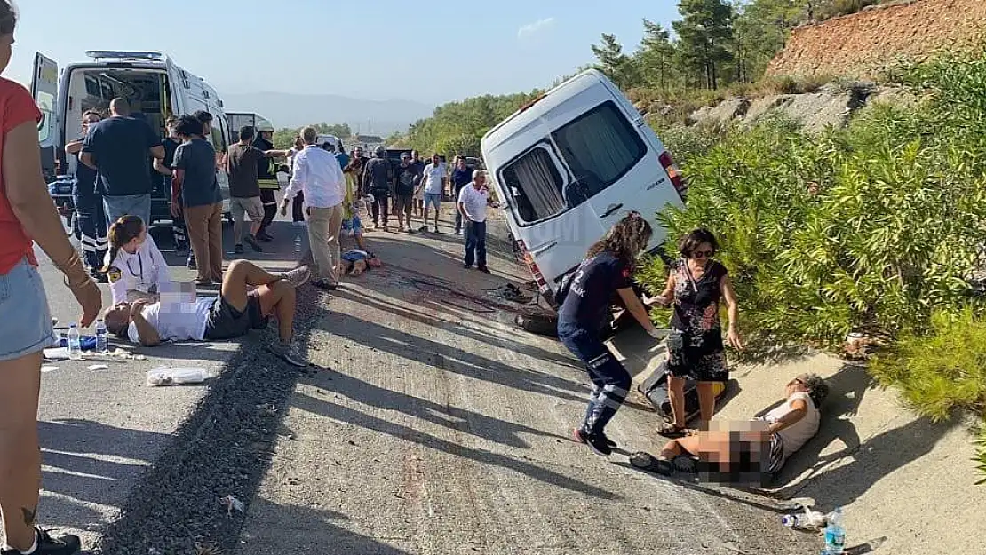 Tur Otobüsü Kaza Yaptı: 1'i Ağır 10 Yaralı