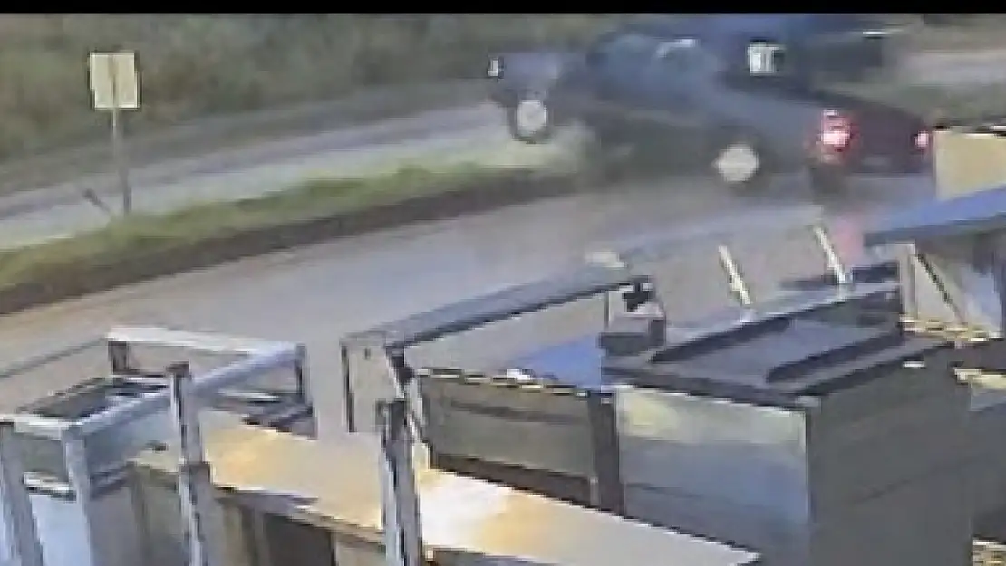 Turgutreis'te takla atan araç kamerada saniye saniye görüntülendi