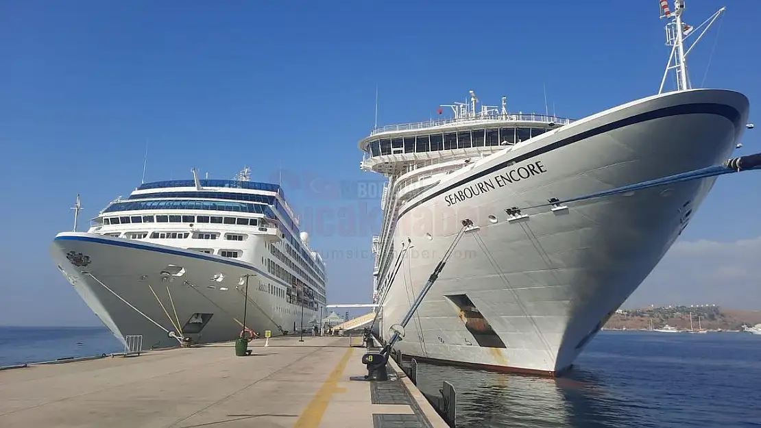 Turistler Yolcu Gemileri ile Bodrum'a Gelmeye Devam Ediyor