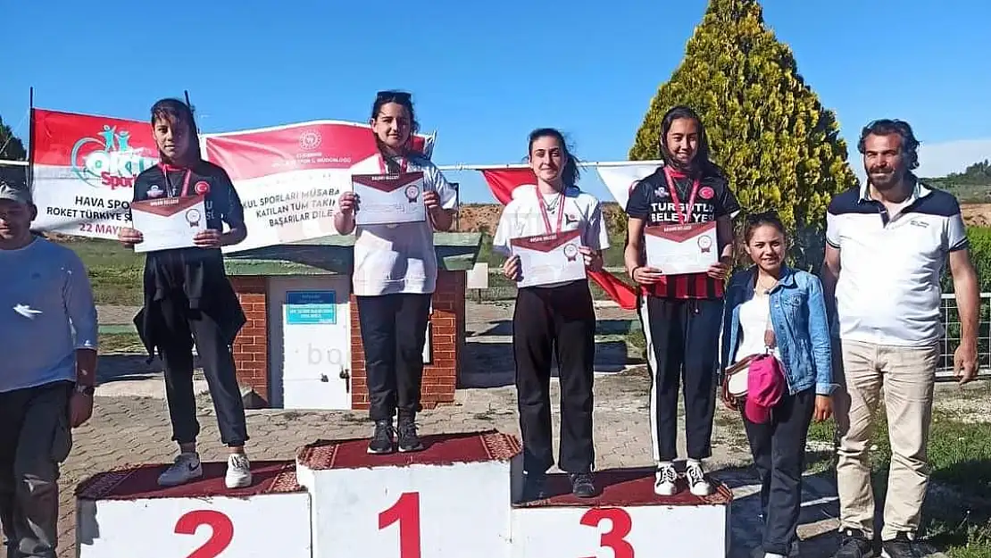 Türkiye Hava Sporları Roket Şampiyonası'nda 3.cü Oldular