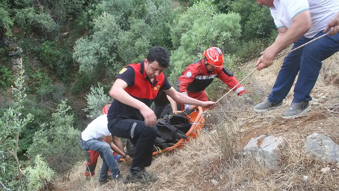 Uçuruma Devrilen Traktörün Sürücüsü Öldü