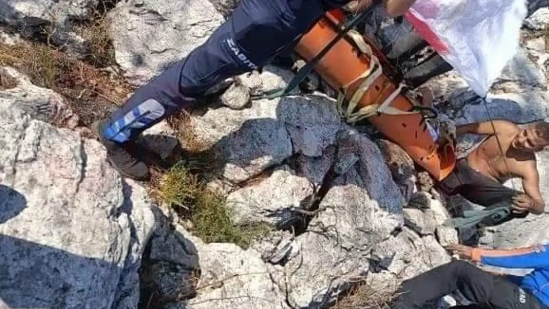 Uçurumdan Düşen Şahıs Helikopterle Kurtarıldı