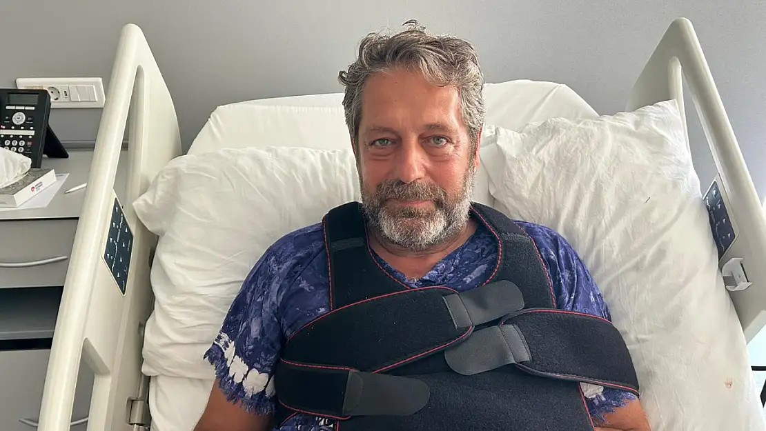 Ünlü sanatçı Bora Gencer ve oğlu motosiklet kazası geçirdi