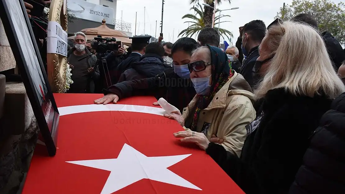 Usta oyuncu Fatma Girik, Bodrum'da son yolculuğuna uğurlandı