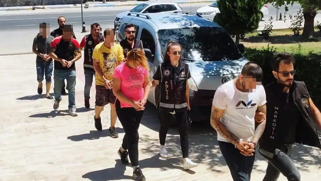 Uyuşturucu Ticaretine 5 Tutuklama