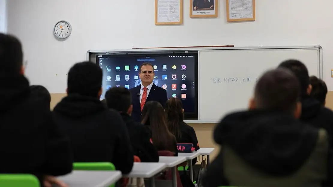 Vali Dr. İdris Akbıyık Fen Lisesi Öğrencileriyle Bir Araya Geldi