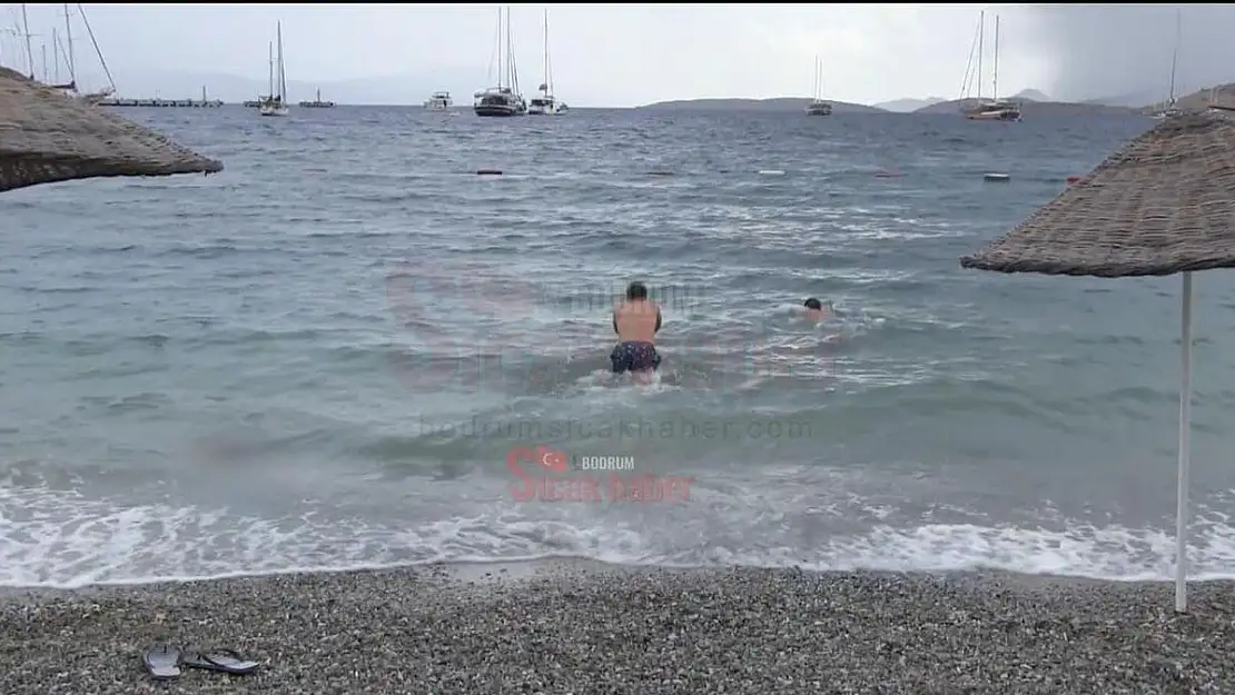 Yağmur, Sel, Turist, Kalabalık, Balık ve Deniz Keyfi Hepsi Bodrum'da