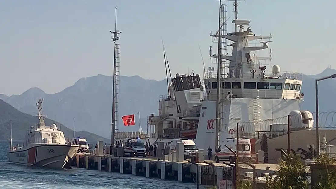 Yanan Teknedeki Yaralılar Hastanelere Sevk Edildi