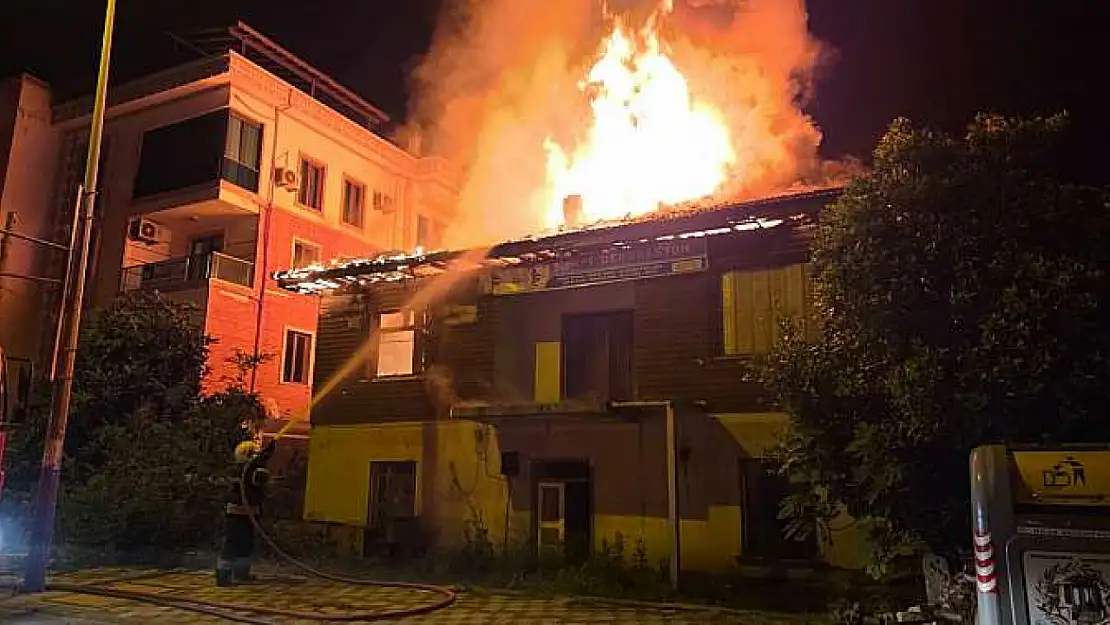 Yangın Kısa Sürede Büyüdü, Ev Alevlere Teslim Oldu