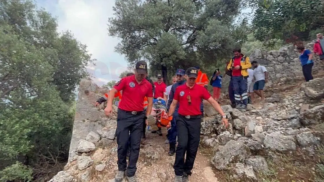 Yaralı Turisti İki Saat Sedye İle Taşıdılar