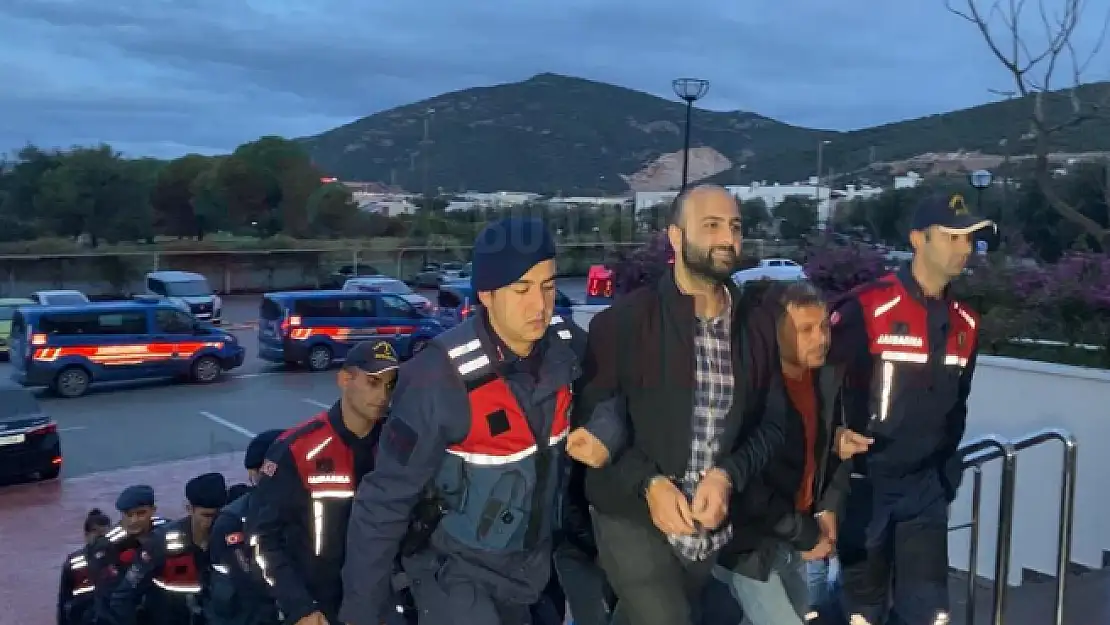 Yerli ve Yabancı Turistleri 12 Milyon Dolandıran 25 Kişi Adliyeye Sevk Edildi