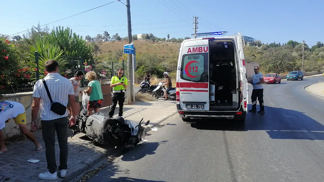 Yokuşta kaza ! motosiklet sürücüsü kaldırıma çıktı