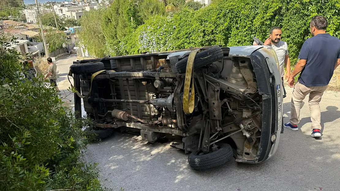 Yokuşta Manevra Kazayla Bitti: Kamyonet Yan Yattı