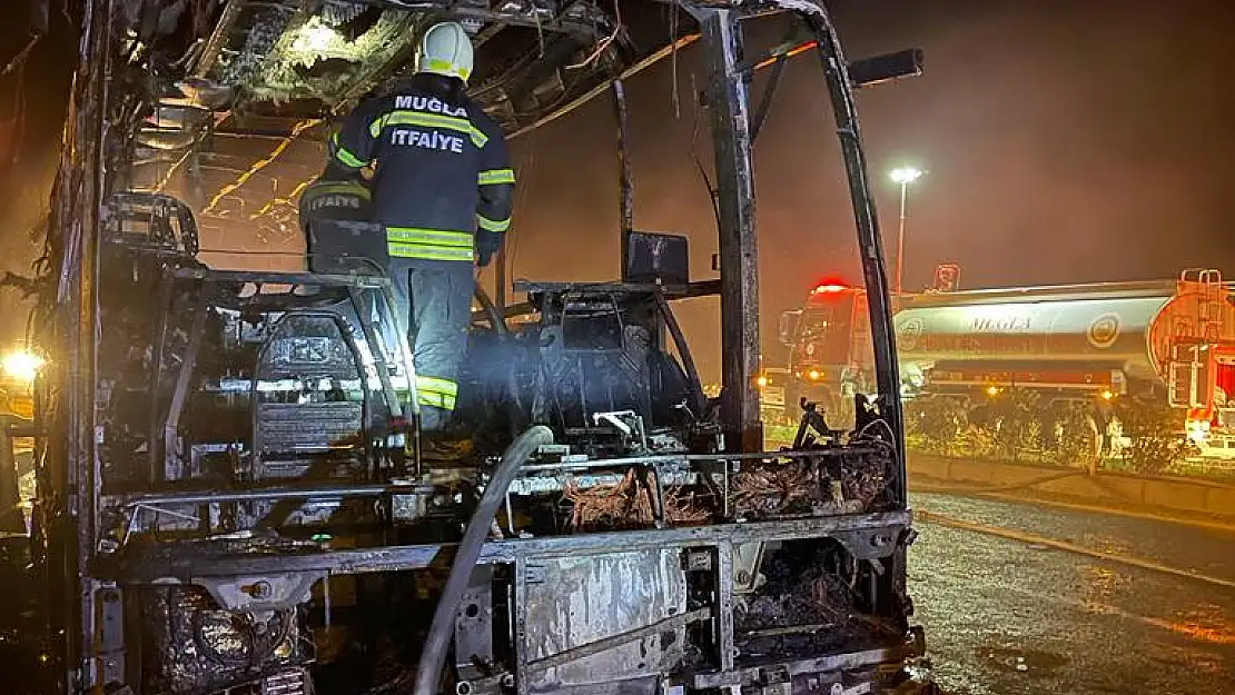 Yolcu Otobüsü Seyir Halinde Alev Topuna Döndü