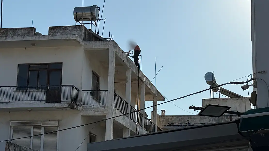 Yüksek Binada intihar girişimi ! Ekipler seferber oldu !