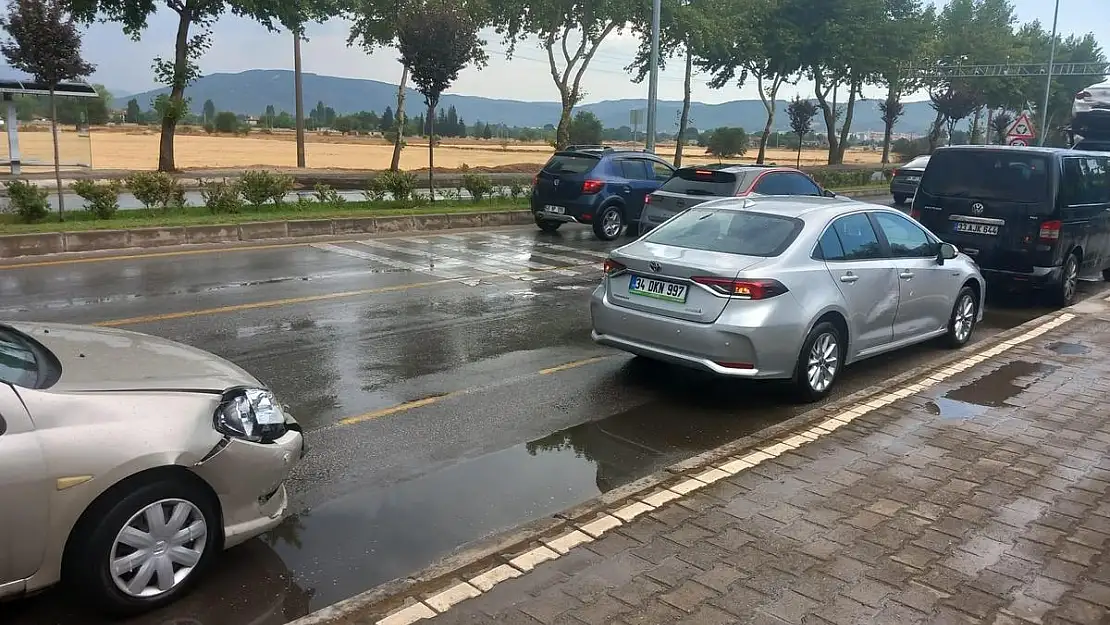 Zincirleme Kazada 1 Kişi Yaralandı
