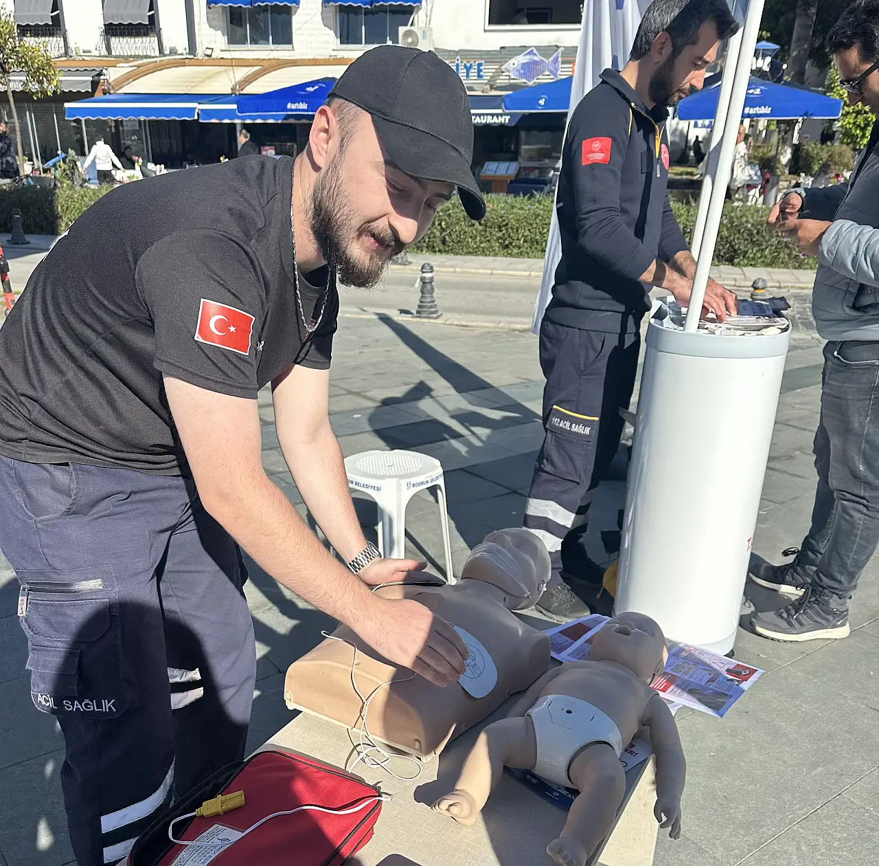 Acil Sağlık Çalışanları Temel Yaşam Desteğini Anlattı