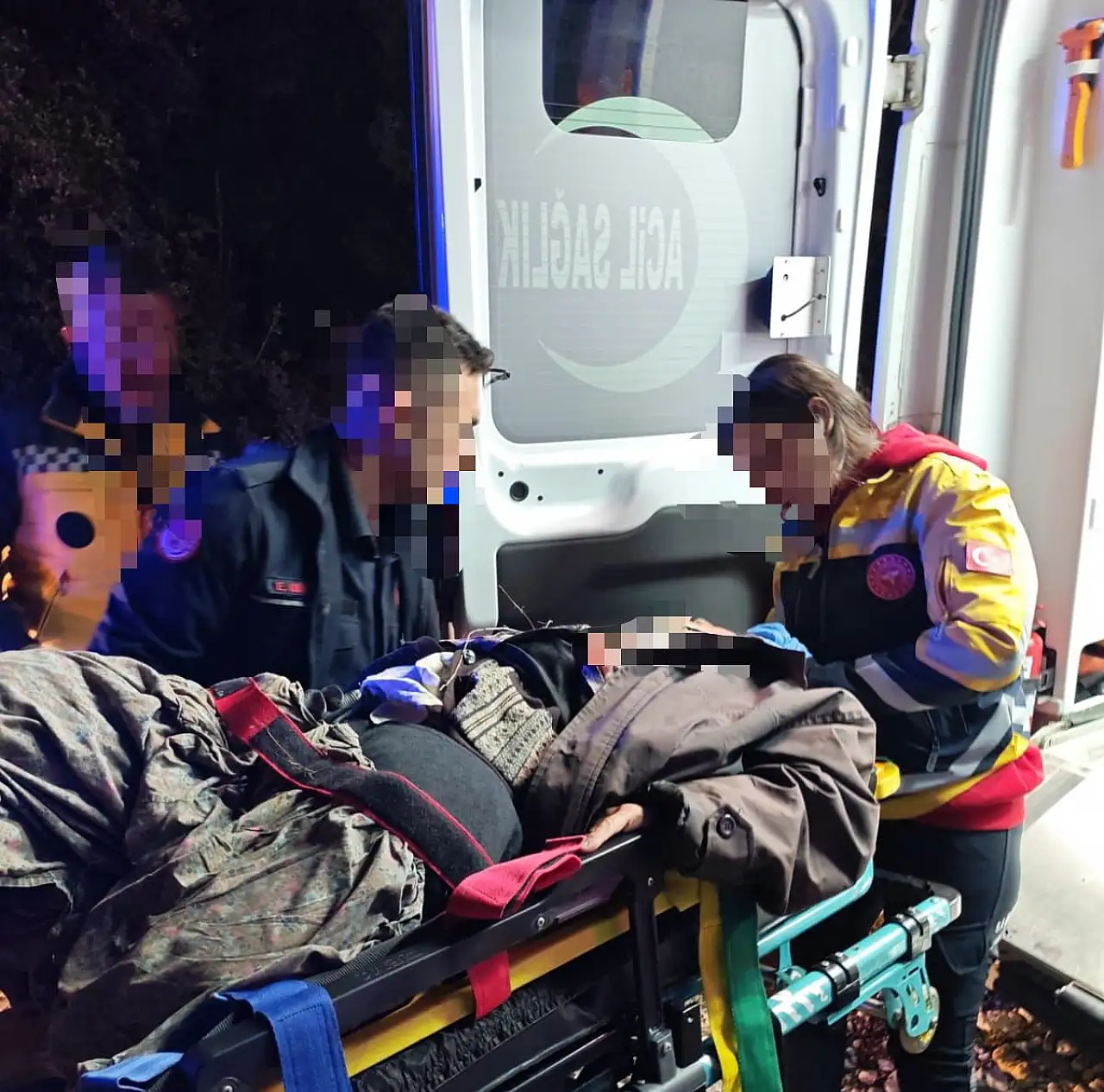 Traktör devrildi 2 yaralı