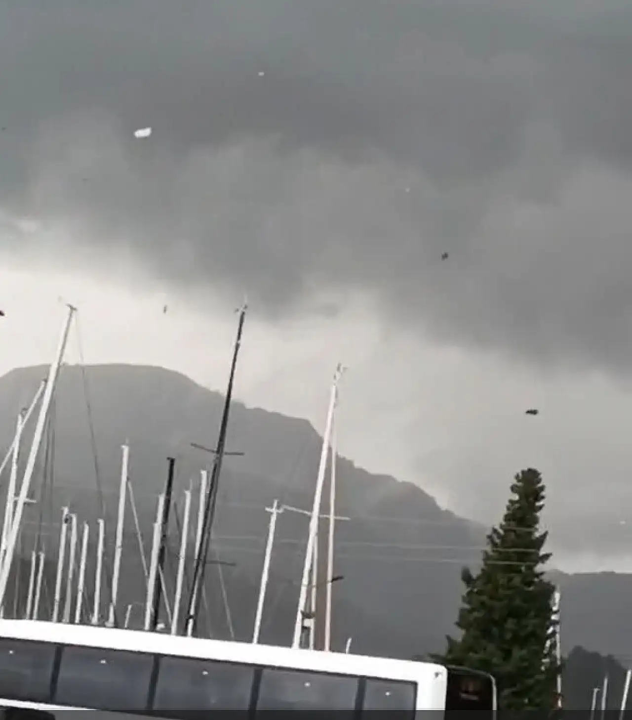 Marmaris körfezi'nde hortum paniği