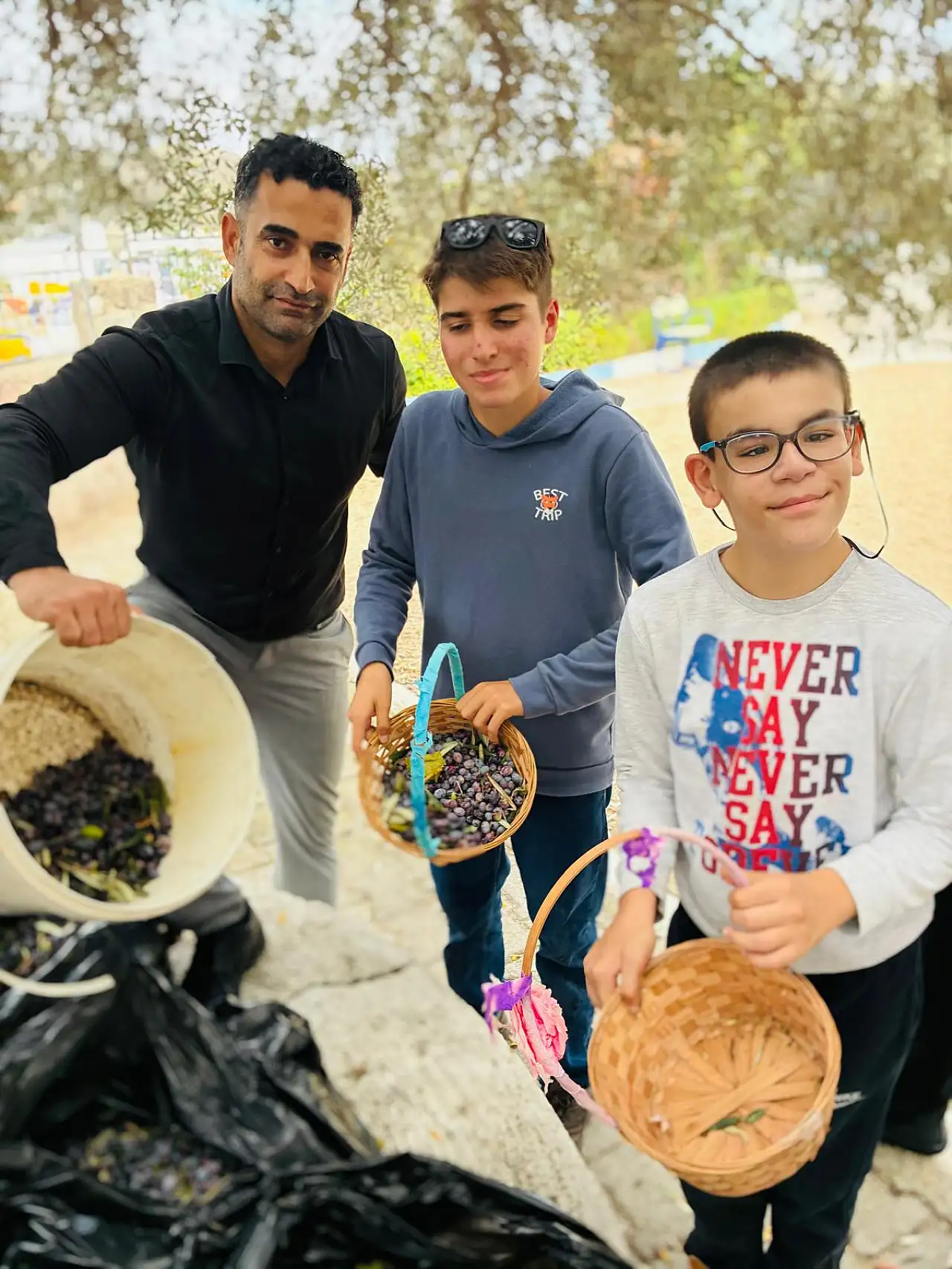 Özel Eğitim Öğrencilerinden Zeytin Hasadı