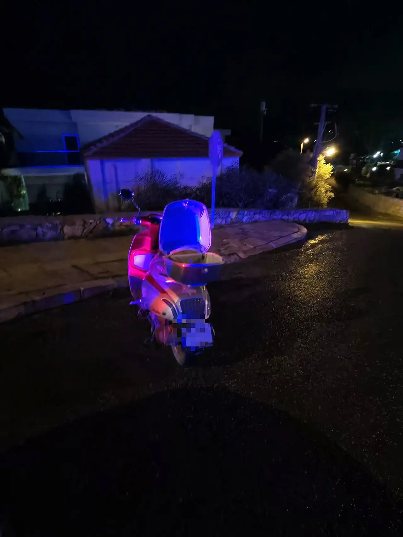 Alkollü Motosiklet Sürücüsü Yağışta Kayarak Yaralandı