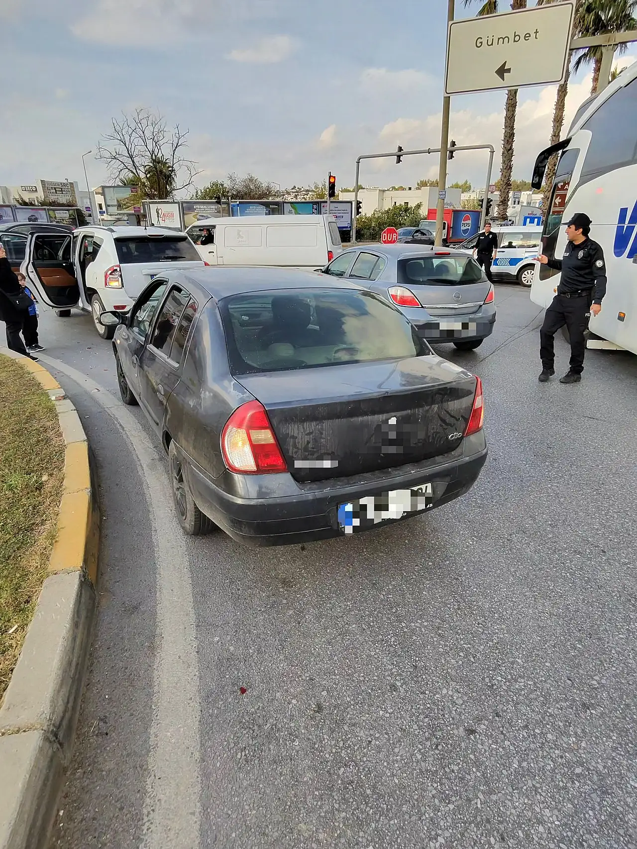 Kadın sürücüye çekiçle saldırı