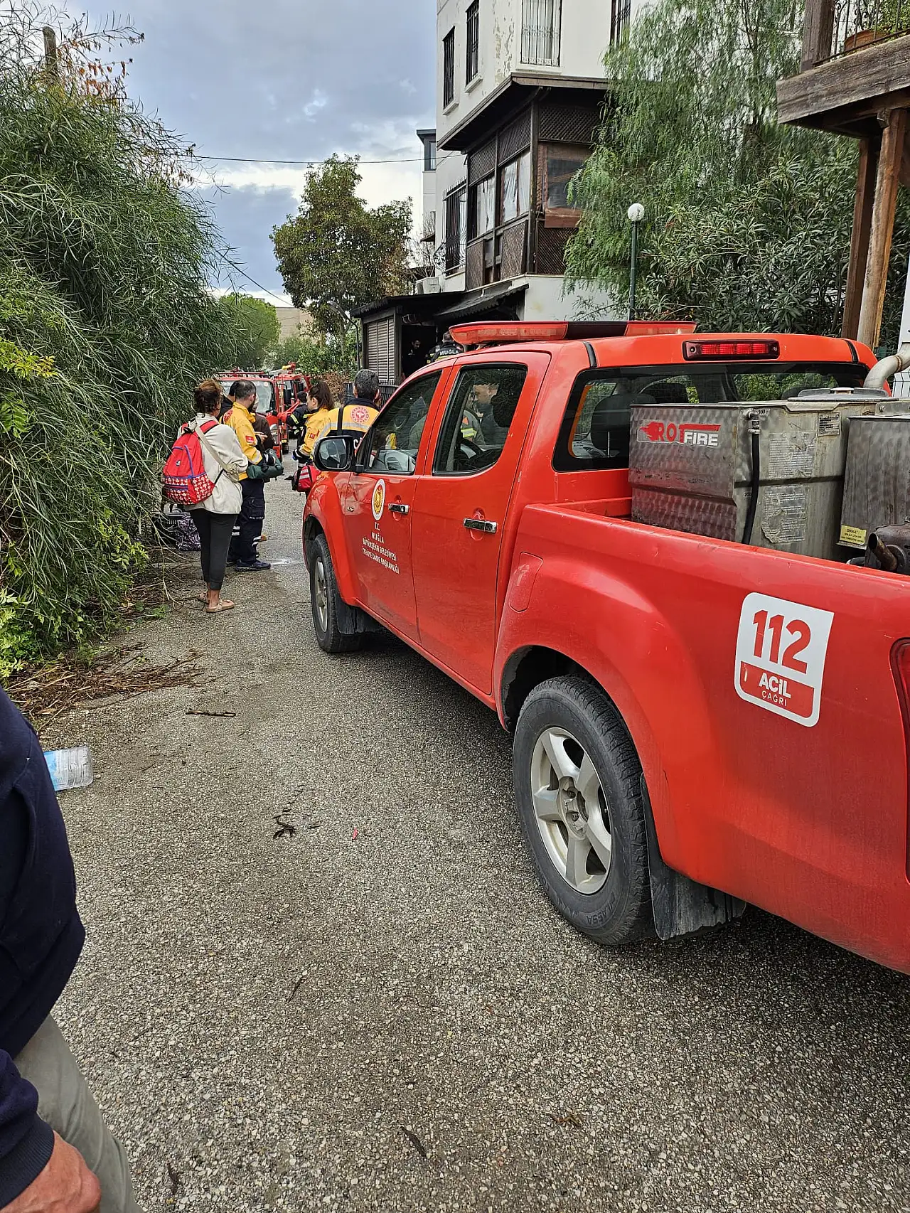 Genç kadın evini ateşe verdi