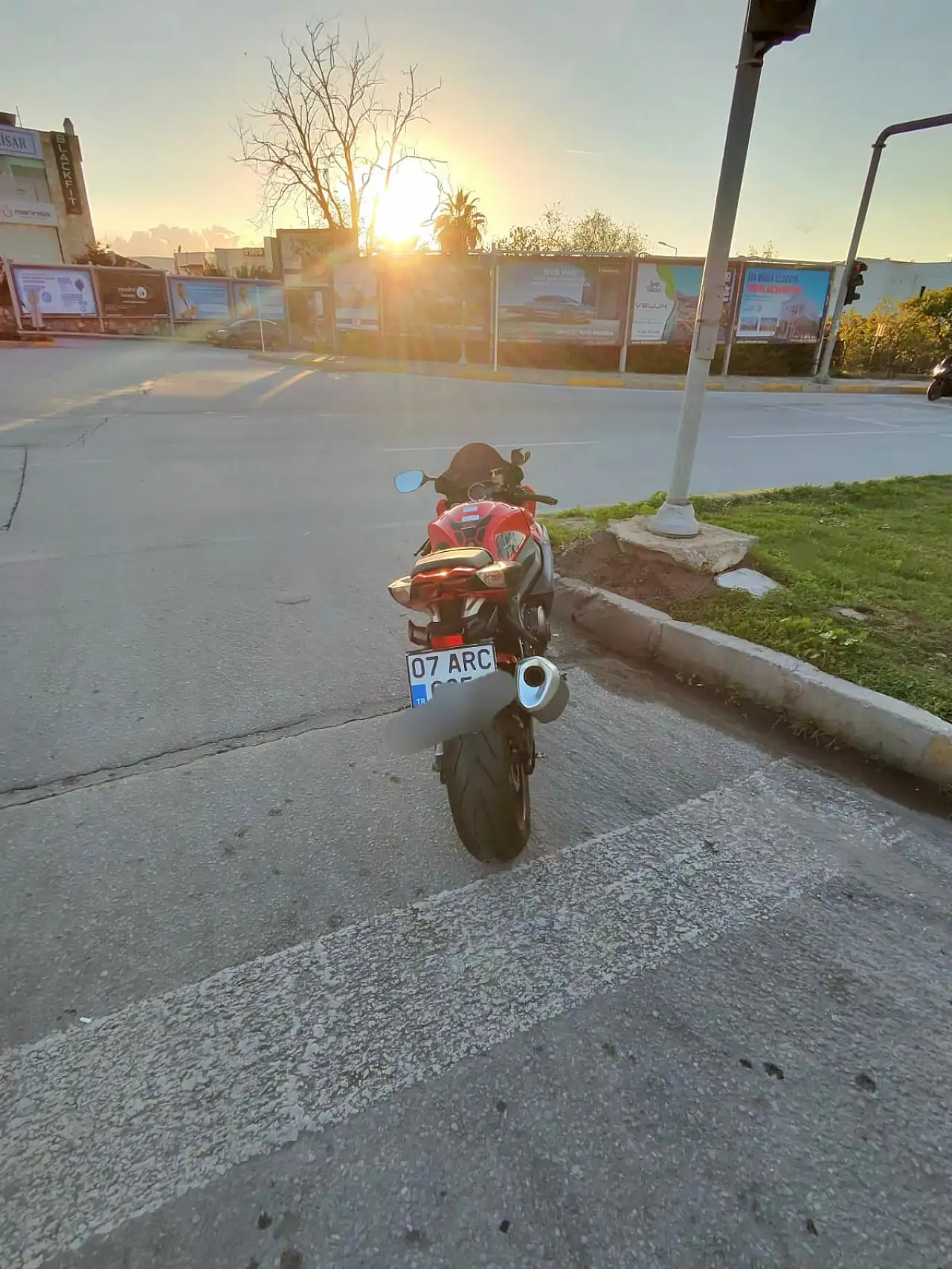 Gümbet kavşağı'nda motosiklet kazası: 1 yaralı