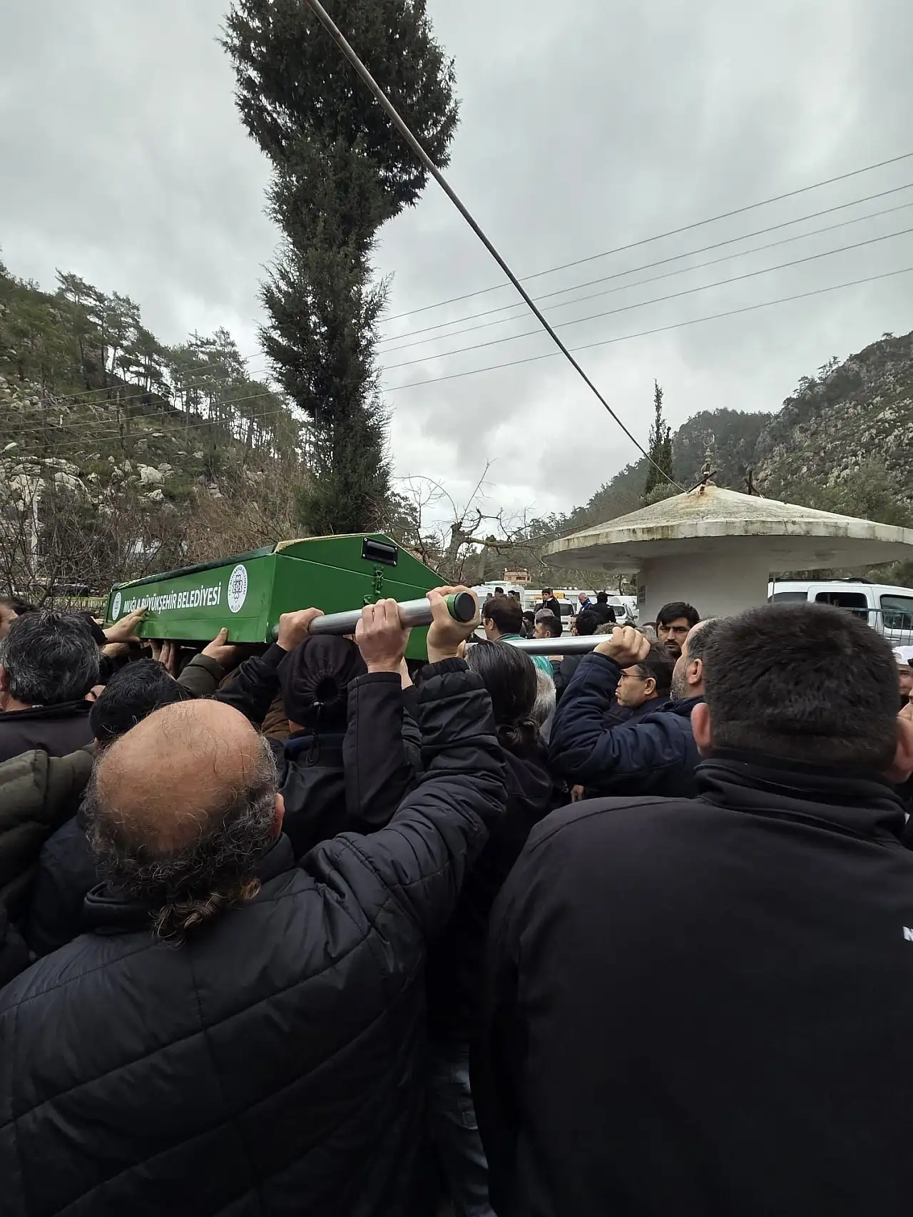 Selde hayatını kaybeden belediye işçisi son yolculuğuna uğurlandı
