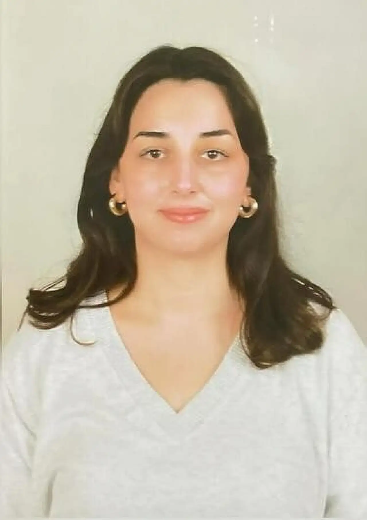 Evinde ölü bulunan doktor toprağa verildi