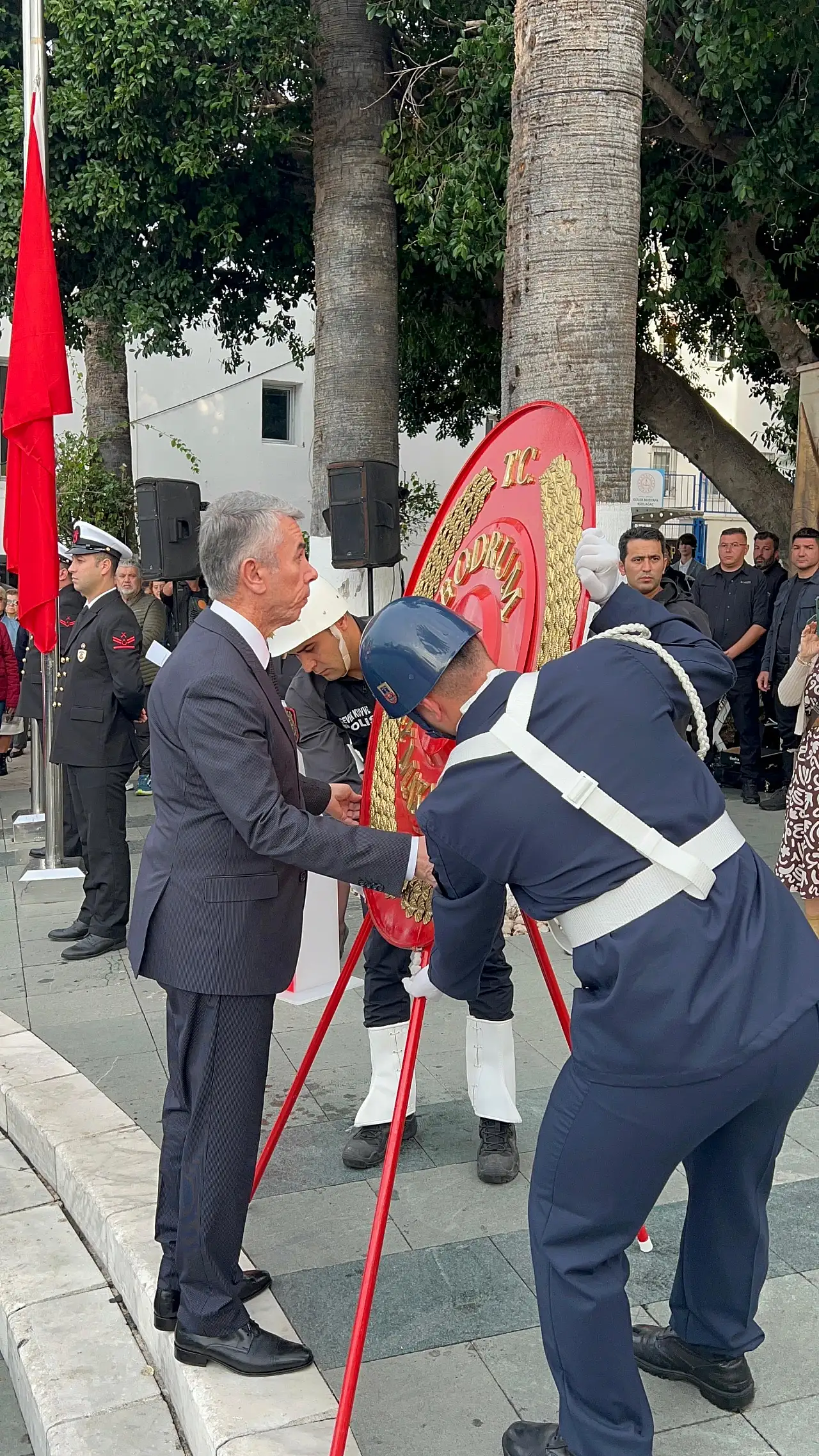 10 Kasım'da Atatürk saygı ve özlemle anıldı