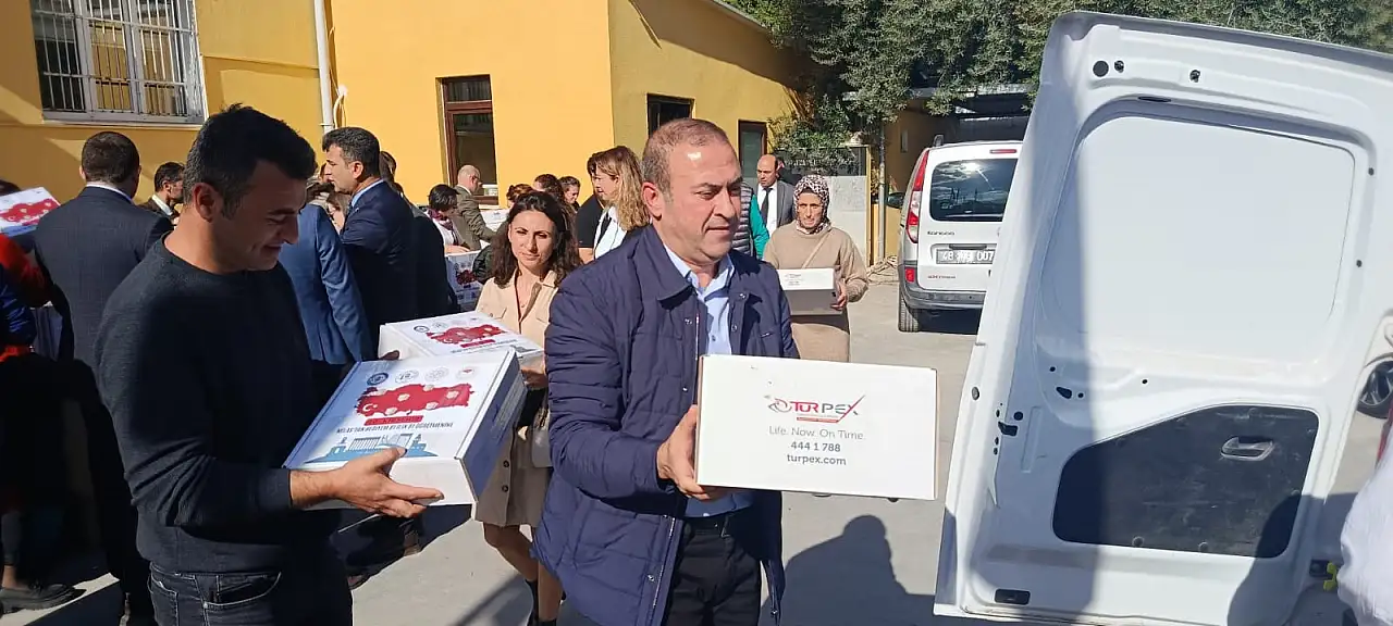 Hediyem 81 İlin 81 Öğretmenine projesinde paketler Milas'tan yola çıktı
