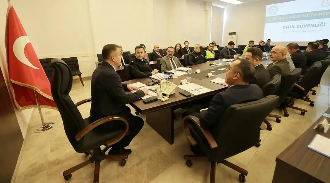 Muğla Valisi Dr. İdris Akbıyık Başkanlığında okul güvenliği toplantısı yapıldı