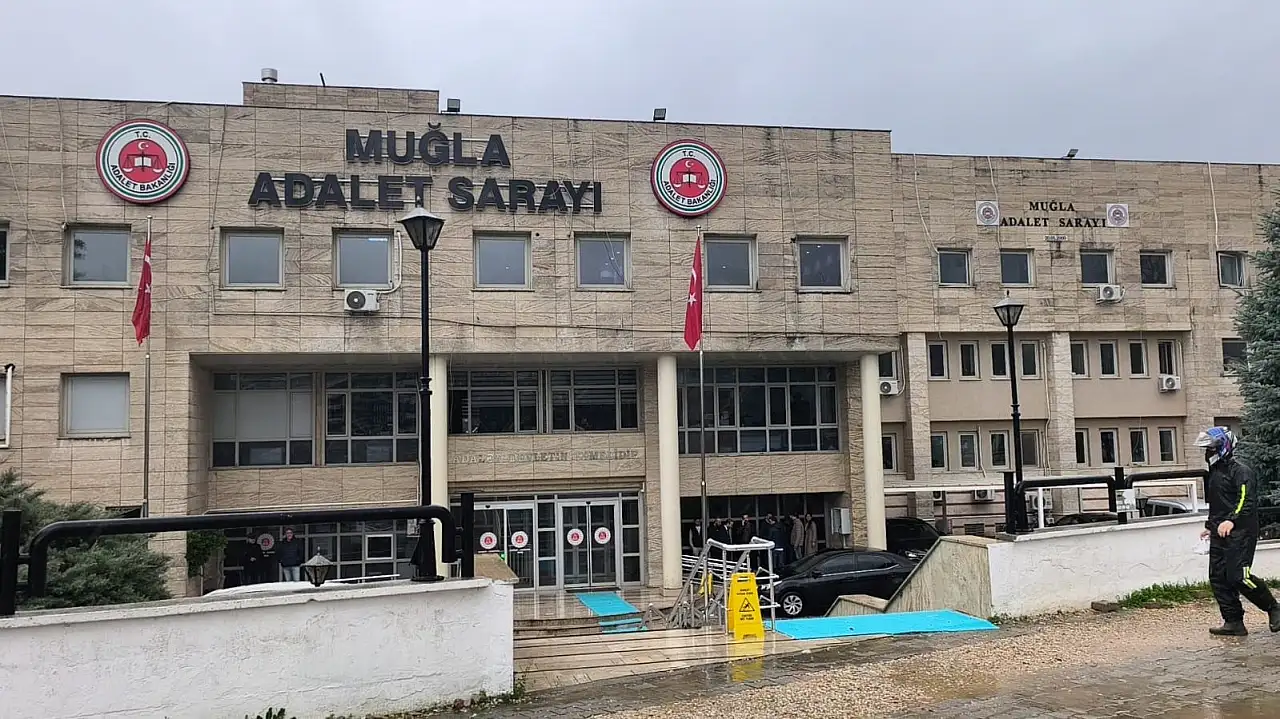 Marmaris Belediye Başkanı Ünlü'nün yargılandığı davalarda karar çıkmadı