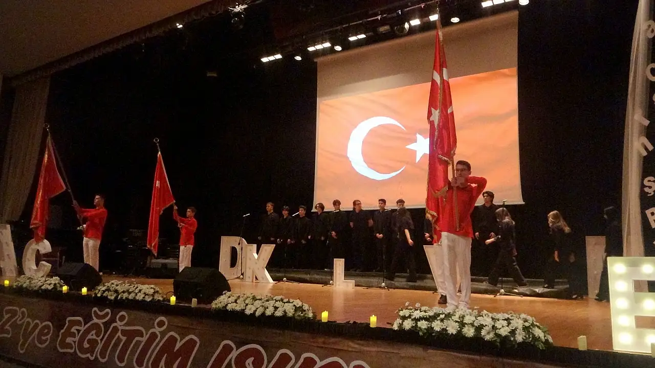 24 Kasım Öğretmenler Günü düzenlenen programla kutlandI