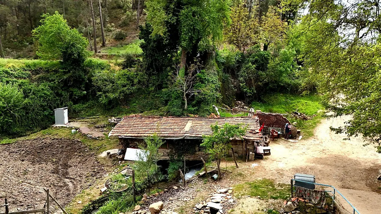 300 yıllık su değirmeni zamana meydan okuyor
