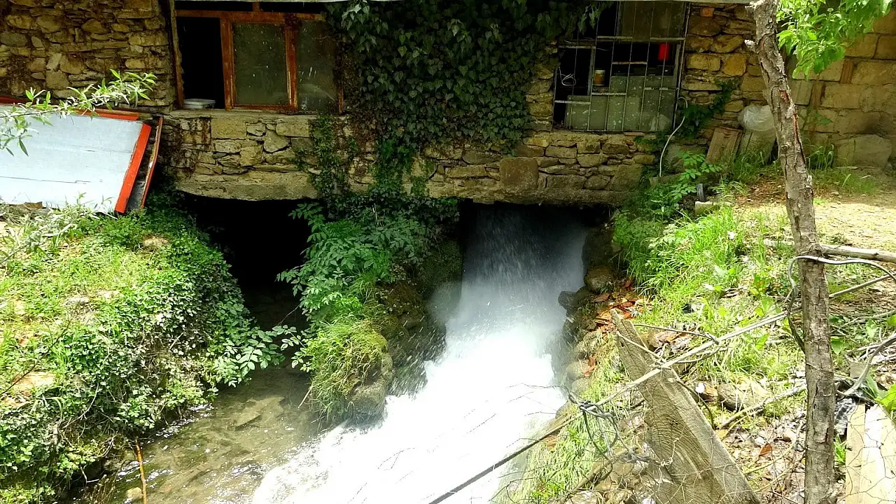 300 yıllık su değirmeni zamana meydan okuyor