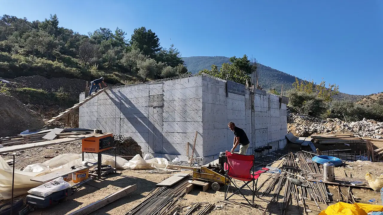 Milas bafa mahallesi'nde içme suyu deposu yenileniyor