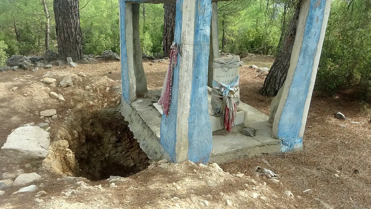 300 Yıllık Oyuk Baba Ereni Türbesi defineciler tarafından tahrip edildi