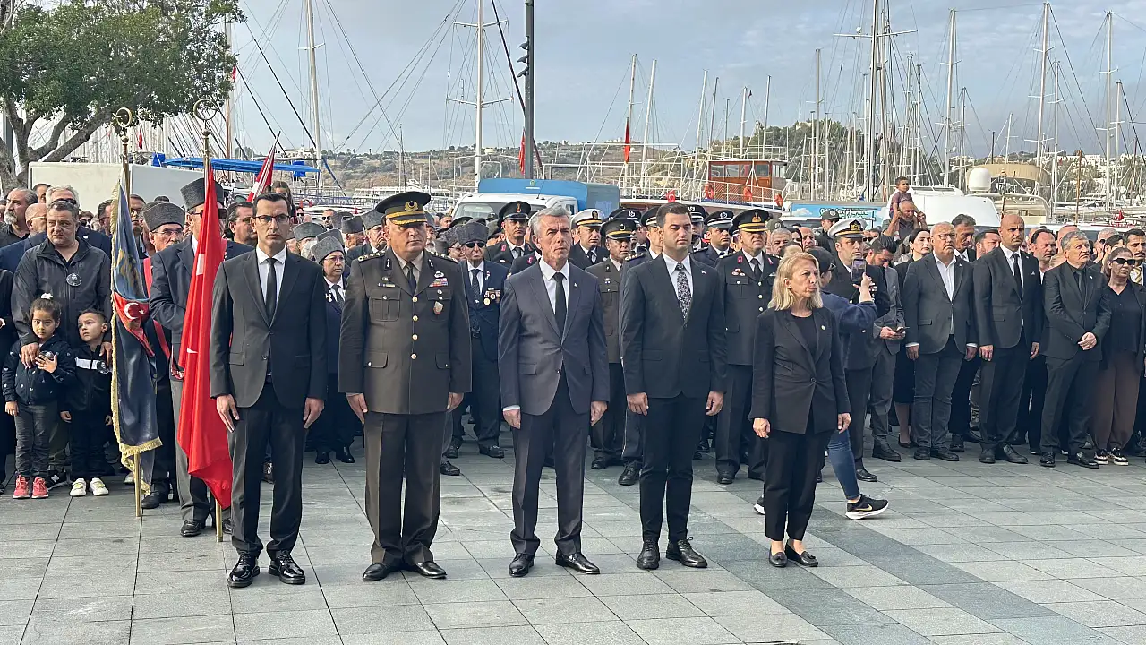 10 Kasım'da Atatürk saygı ve özlemle anıldı